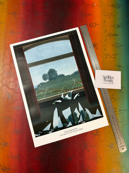 MAGRITTE - LA CLÉ DES CHAMPS - DESIGN SYMBIOS - AFFICHE PHOTO RARE